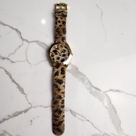 BETSEY Johnson Large Face Leopard Print Watch - Picture 3 of 7